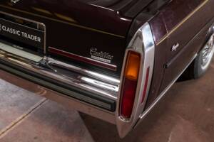 Image 17/58 of Cadillac Brougham Elegance (1988)