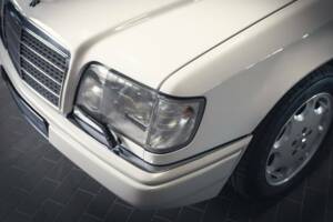 Image 3/15 of Mercedes-Benz E 420 (1995)