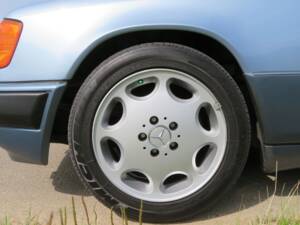 Bild 4/12 von Mercedes-Benz 300 CE (1990)