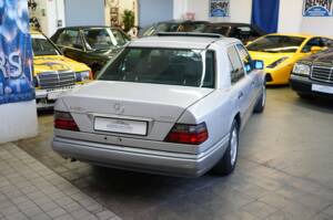 Image 12/33 of Mercedes-Benz E 300 Diesel (1994)