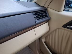 Image 14/42 of Mercedes-Benz 300 CE-24 (1993)