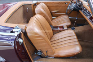 Image 13/33 de Mercedes-Benz 280 SL (1969)