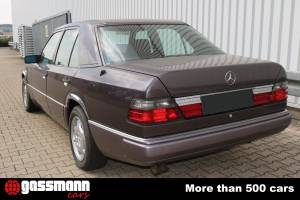 Image 9/15 of Mercedes-Benz 300 D (1990)