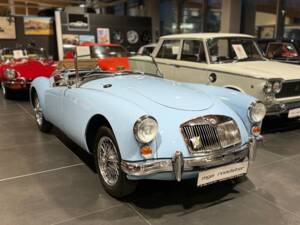 Image 11/17 of MG MGA 1600 (1963)
