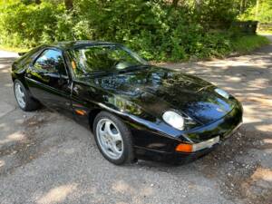 Image 25/31 of Porsche 928 GTS (1993)