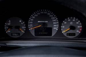 Immagine 23/38 di Mercedes-Benz CLK 55 AMG (2000)