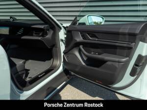 Obraz 27/35 pojazdu Porsche Taycan 4S (1900)