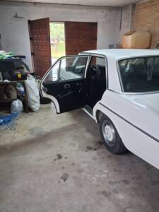 Image 8/11 of Mercedes-Benz 240 D 3,0 (1977)
