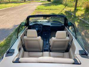 Image 15/23 of BMW 320i (1989)