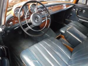 Image 19/50 of Mercedes-Benz 300 SE (1966)