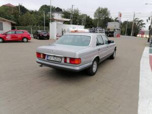 Image 7/8 de Mercedes-Benz 380 SE (1984)