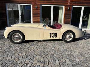 Image 7/8 of Jaguar XK 120 OTS (1952)