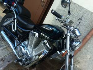 Image 3/4 of Suzuki VS 1400GL Intruder (1996)