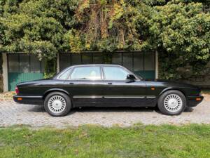 Bild 9/57 von Jaguar XJR 4.0 Supercharged (1997)