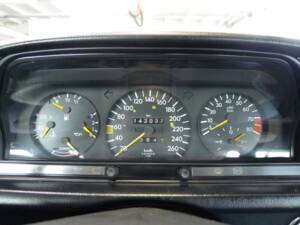 Image 46/49 of Mercedes-Benz 190 E 2.3-16 (1984)