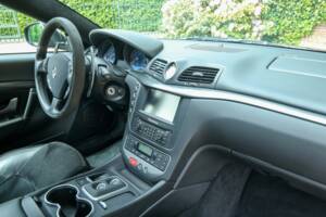 Image 18/50 of Maserati GranTurismo S (2008)
