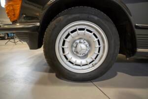 Image 21/32 of Mercedes-Benz 280 SL (1985)