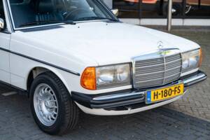Image 35/62 of Mercedes-Benz 280 CE (1982)