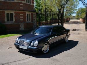 Immagine 9/50 di Mercedes-Benz E 55 AMG (1999)
