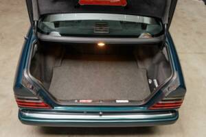 Image 30/40 de Mercedes-Benz E 220 (1995)