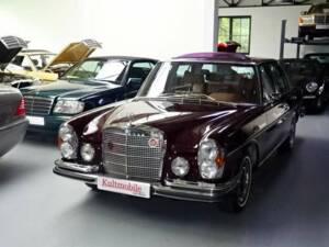 Image 2/32 de Mercedes-Benz 280 SE 3,5 (1971)