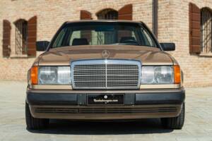 Image 3/46 de Mercedes-Benz 300 CE (1988)