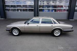 Image 3/61 de Jaguar Sovereign 3.6 (1987)