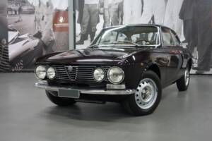 Bild 3/60 von Alfa Romeo Giulia GT 1300 Junior (1975)