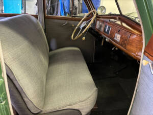 Image 26/50 of Pontiac Quality Six Touring Sedan (1939)