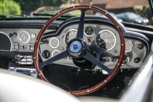 Image 16/30 de Aston Martin DB 6 Volante (1967)