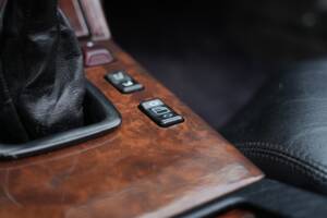 Image 54/95 of Mercedes-Benz 300 SL (1993)