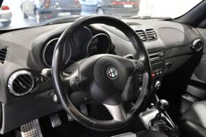 Image 22/27 of Alfa Romeo 147 3.2 GTA (2002)