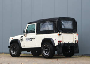 Bild 23/39 von Land Rover 90 (1989)