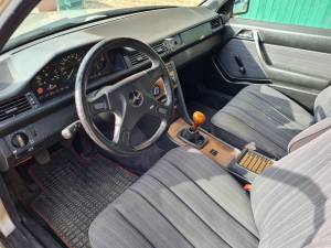 Bild 11/21 von Mercedes-Benz 300 E (1986)