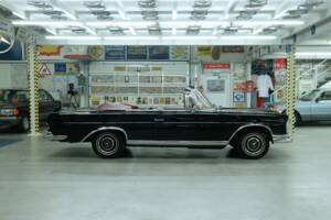 Image 17/50 of Mercedes-Benz 220 SE b (1963)