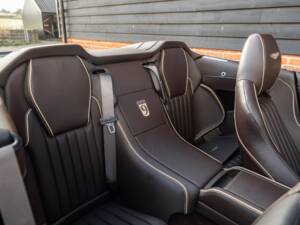 Bild 61/79 von Aston Martin DB 9 GT Volante (2017)