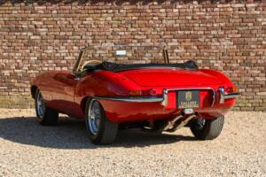 Image 22/50 de Jaguar Type E 3.8 (1964)