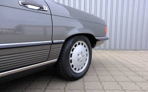 Image 42/96 of Mercedes-Benz 560 SL (1987)
