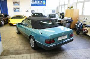 Afbeelding 11/50 van Mercedes-Benz 300 CE-24 (1993)