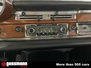 Image 13/15 of Mercedes-Benz 220 SE b (1965)