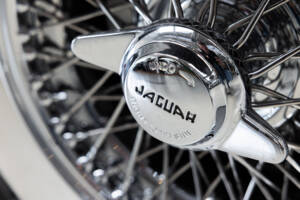 Image 30/35 de Jaguar E-Type (1968)