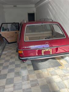 Bild 7/11 von Mercedes-Benz 300 TD (1979)