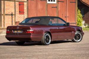 Bild 14/42 von Mercedes-Benz E 200 (1997)