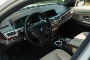 Image 31/50 de BMW 745d (2005)