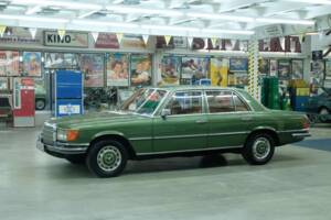Image 2/50 de Mercedes-Benz 350 SE (1975)