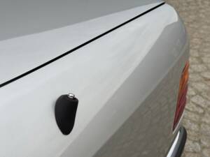 Image 10/100 of Mercedes-Benz 300 CE (1992)