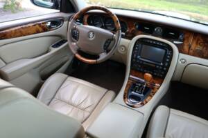 Imagen 3/50 de Jaguar XJ 8 4.2 (2006)