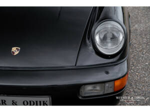 Image 15/28 de Porsche 911 Carrera 4 (1990)