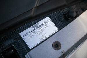 Image 23/39 of Aston Martin V12 Vanquish (2003)