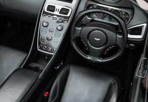 Image 21/50 of Aston Martin Vanquish Volante (2014)